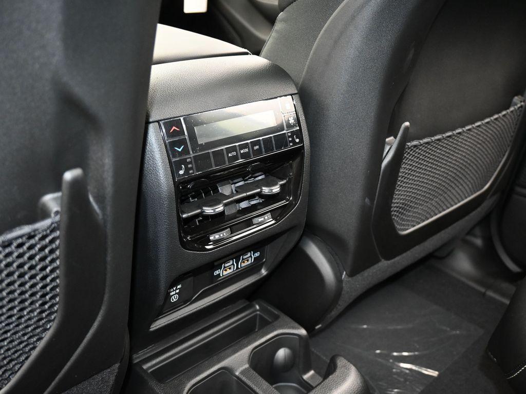 new 2025 Jeep Grand Cherokee L car