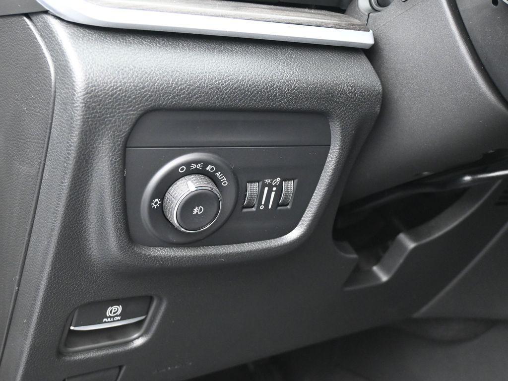 new 2025 Jeep Grand Cherokee L car