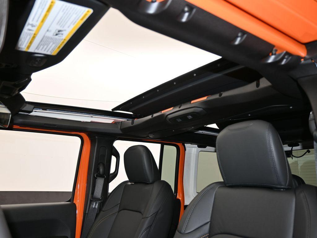 new 2025 Jeep Wrangler car