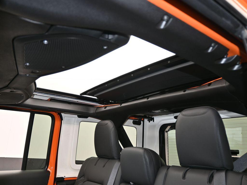 new 2025 Jeep Wrangler car
