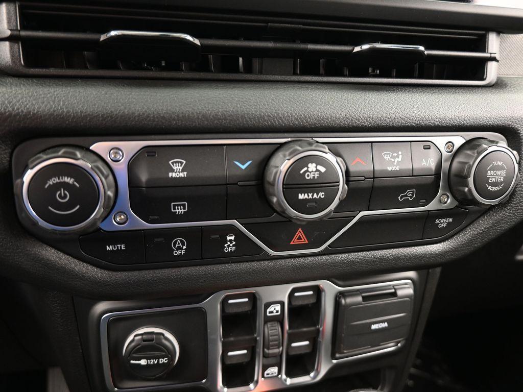 new 2025 Jeep Wrangler car