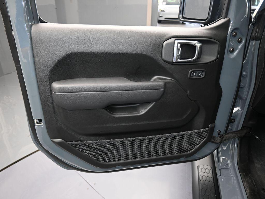 new 2025 Jeep Wrangler car