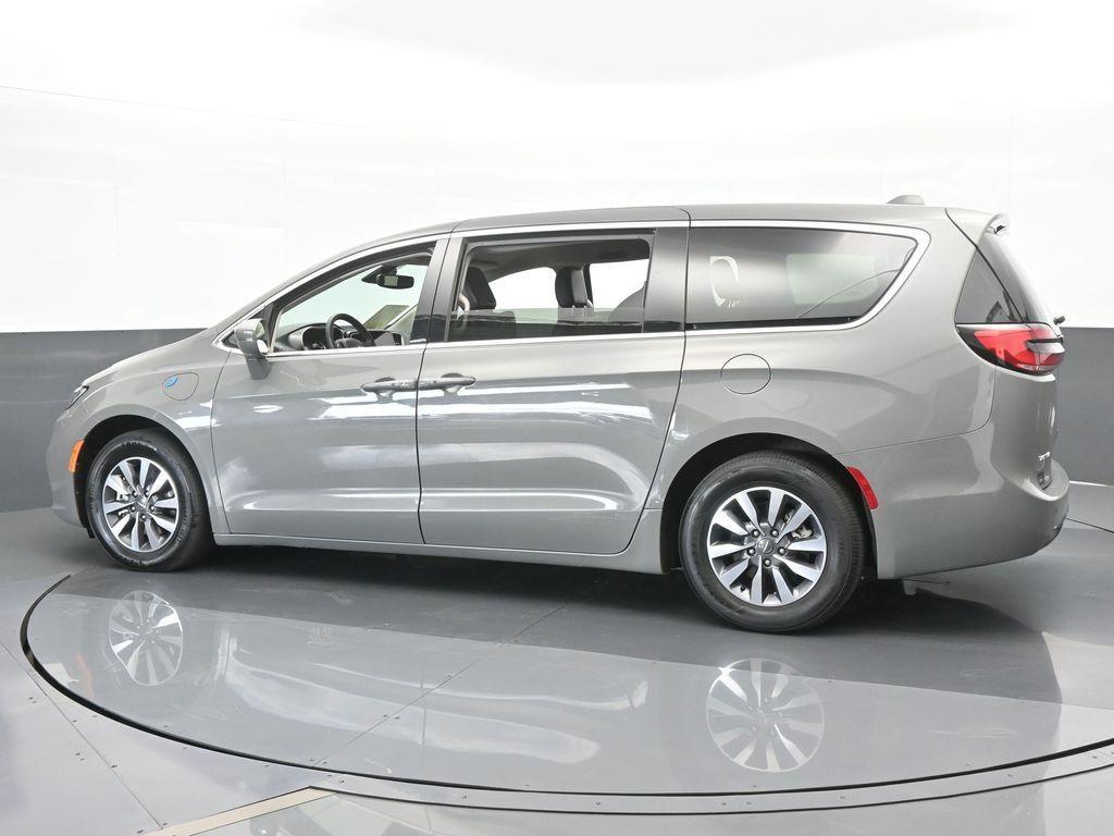 used 2022 Chrysler Pacifica Hybrid car, priced at $24,996