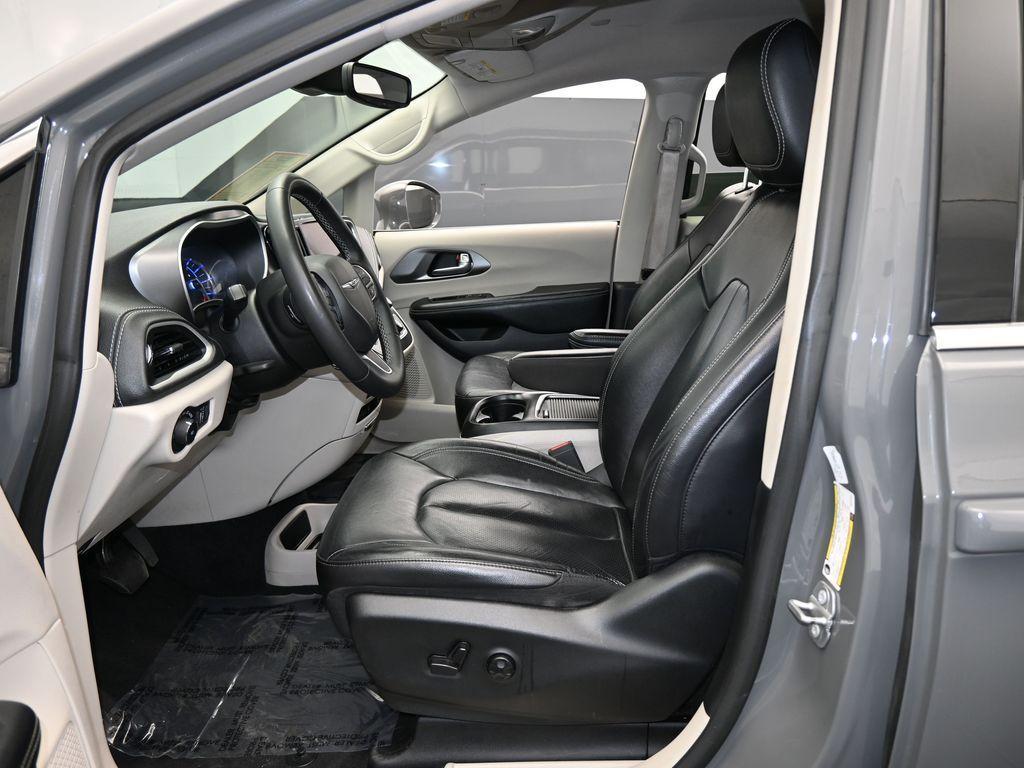 used 2022 Chrysler Pacifica Hybrid car, priced at $24,996