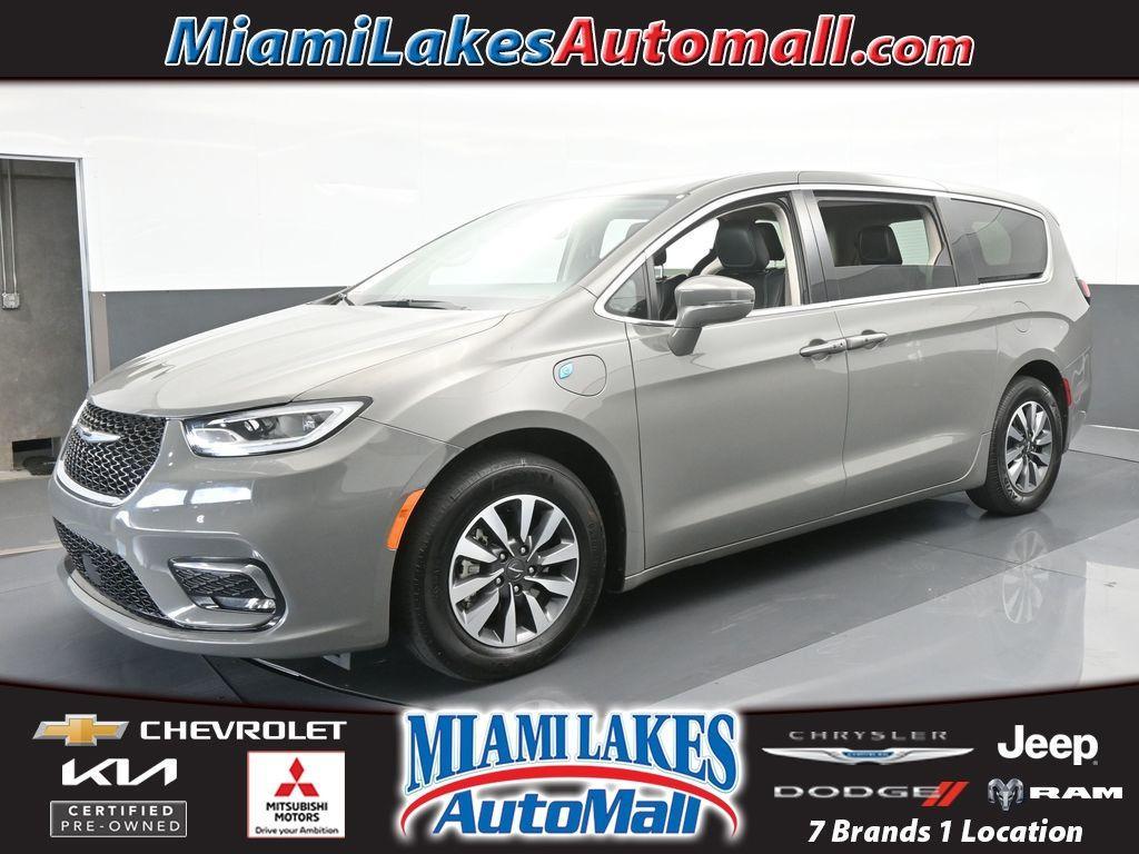 used 2022 Chrysler Pacifica Hybrid car, priced at $24,996