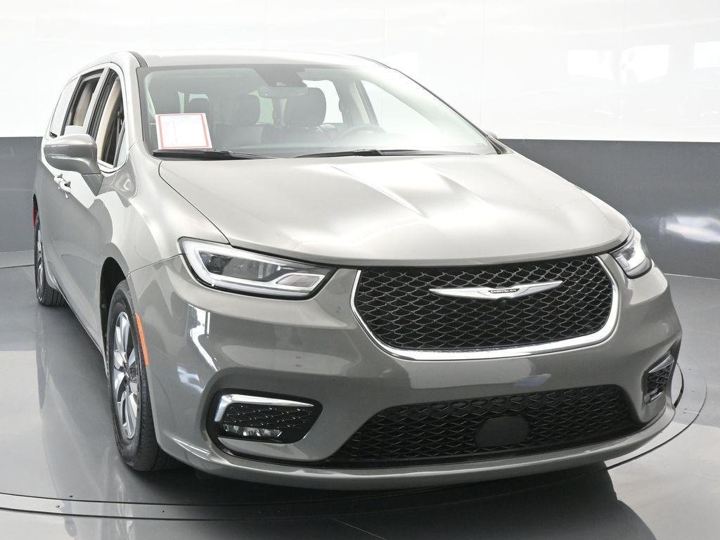 used 2022 Chrysler Pacifica Hybrid car, priced at $24,996