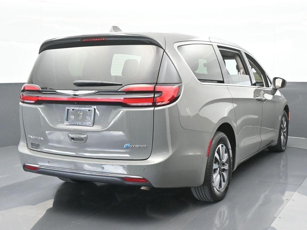 used 2022 Chrysler Pacifica Hybrid car, priced at $24,996