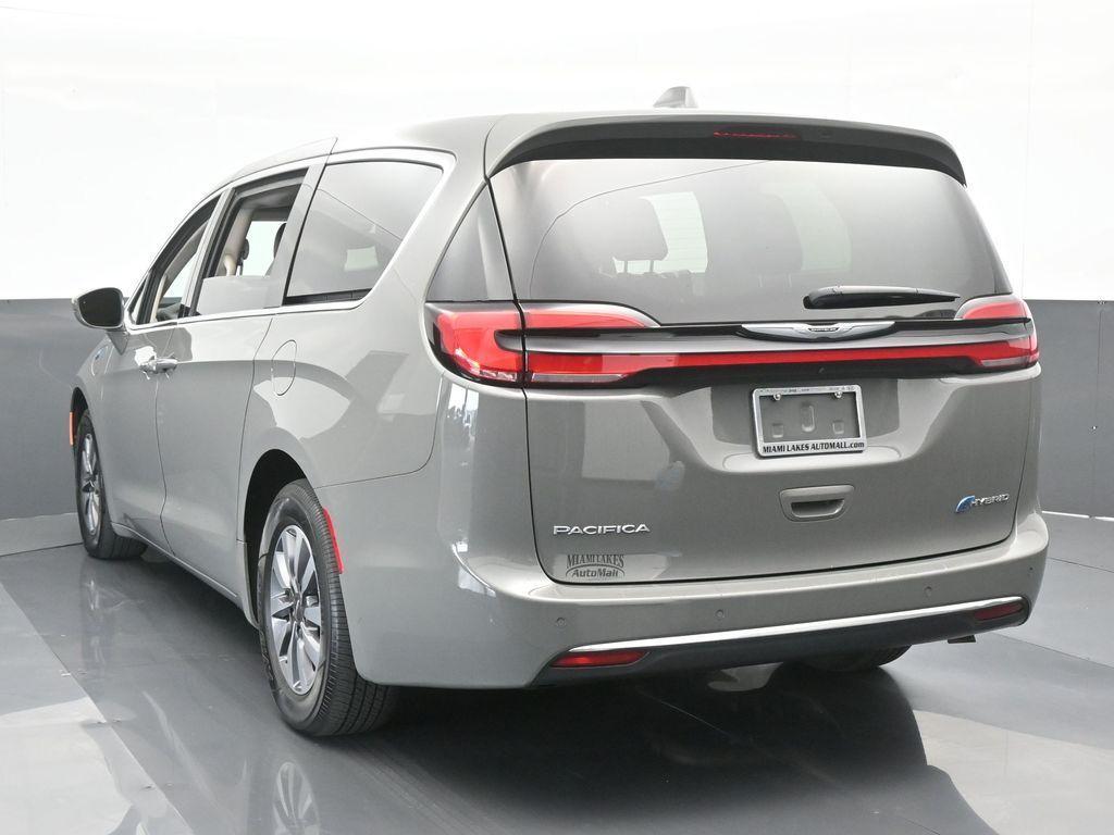 used 2022 Chrysler Pacifica Hybrid car, priced at $24,996