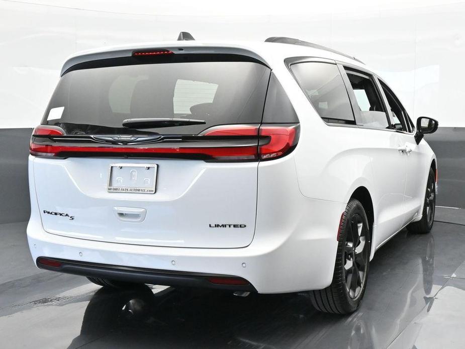 new 2024 Chrysler Pacifica car, priced at $42,350