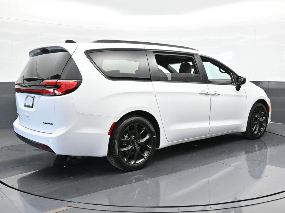 new 2024 Chrysler Pacifica car, priced at $42,350