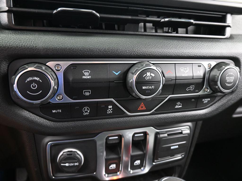 new 2025 Jeep Wrangler car