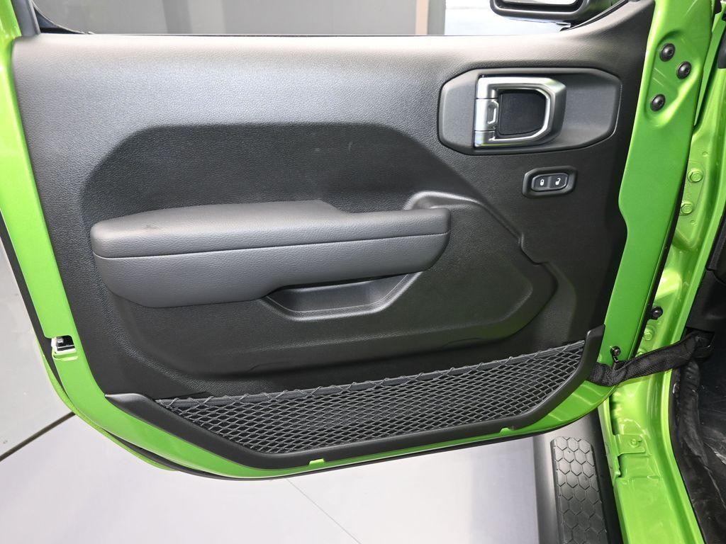 new 2025 Jeep Wrangler car