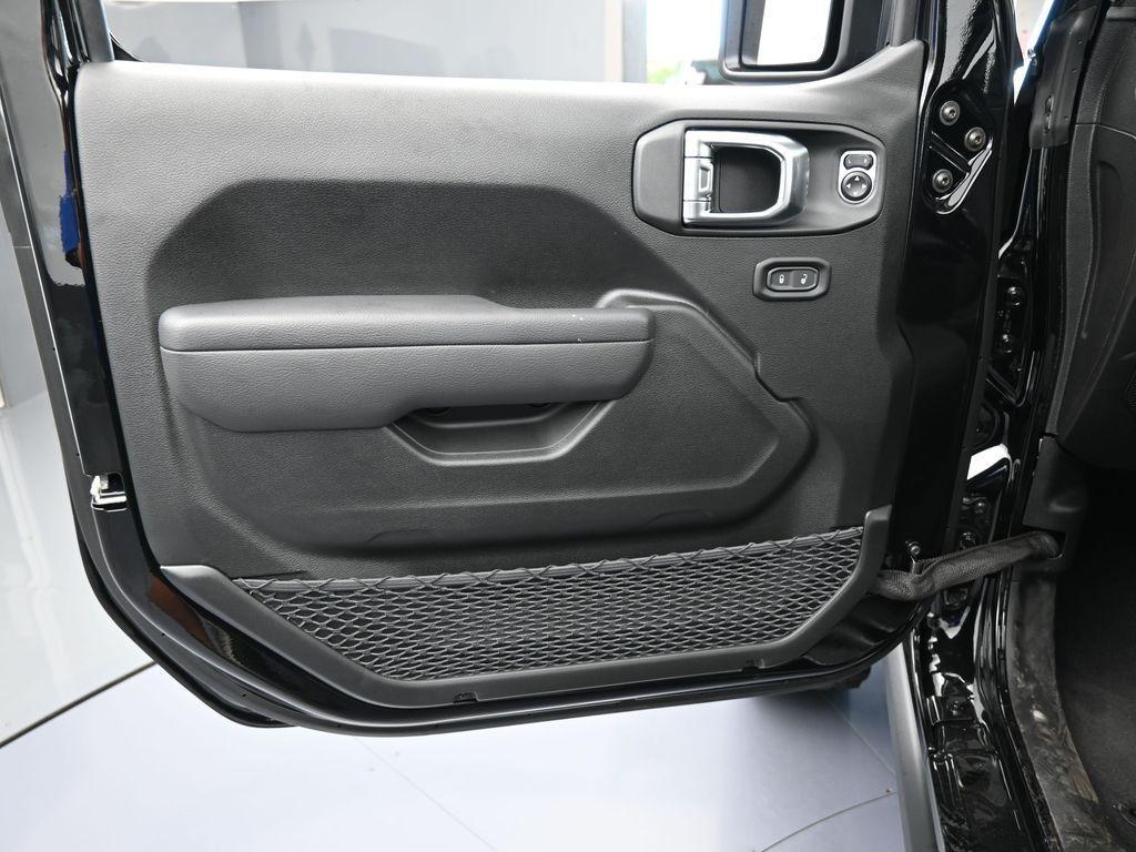 new 2025 Jeep Wrangler car