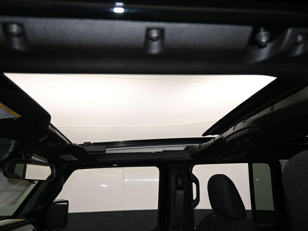 new 2025 Jeep Wrangler car