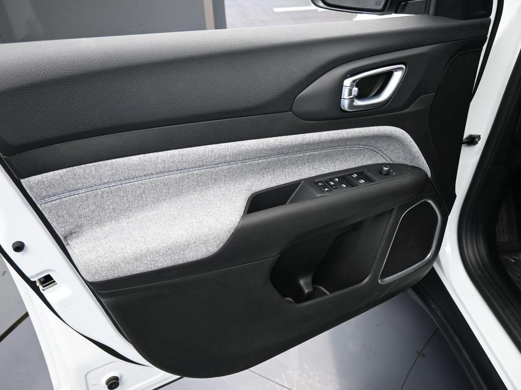 new 2025 Jeep Compass car, priced at $28,701
