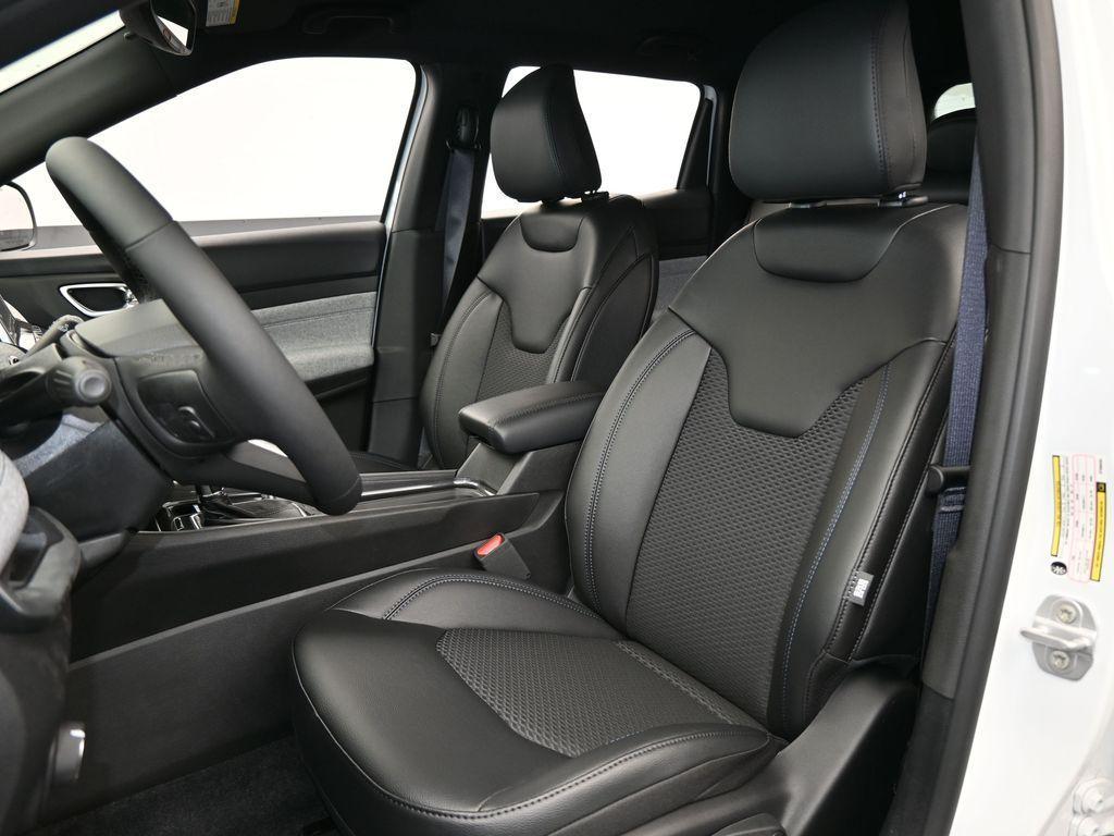 new 2025 Jeep Compass car, priced at $28,701