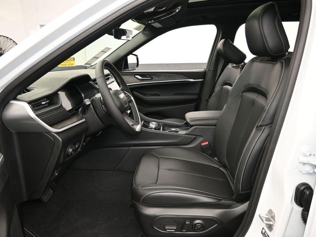 new 2025 Jeep Grand Cherokee L car