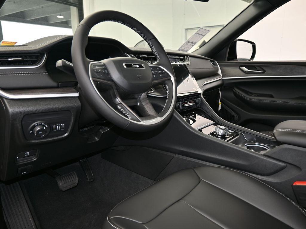 new 2025 Jeep Grand Cherokee L car