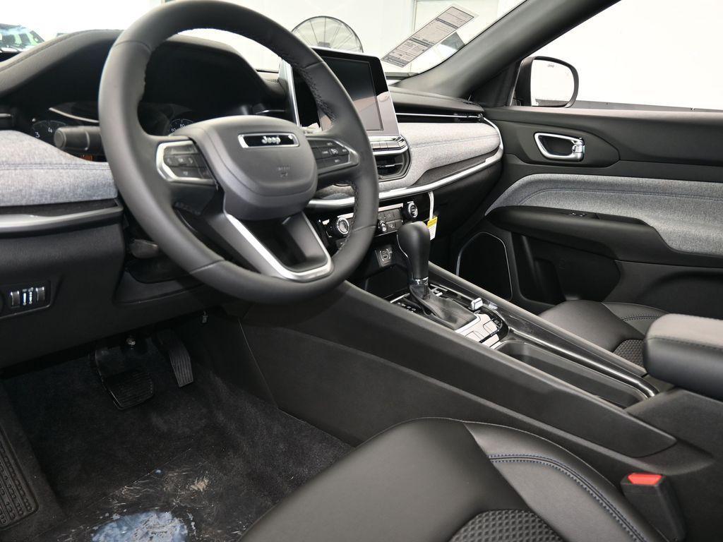 new 2025 Jeep Compass car, priced at $28,701