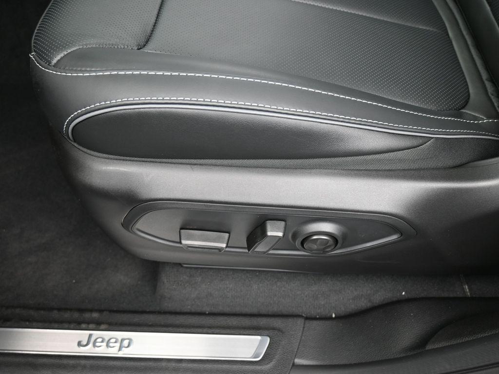 new 2025 Jeep Grand Cherokee L car