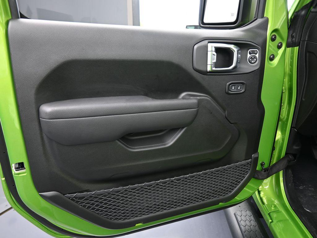 new 2025 Jeep Wrangler car