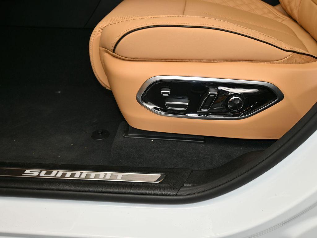 new 2025 Jeep Grand Cherokee L car