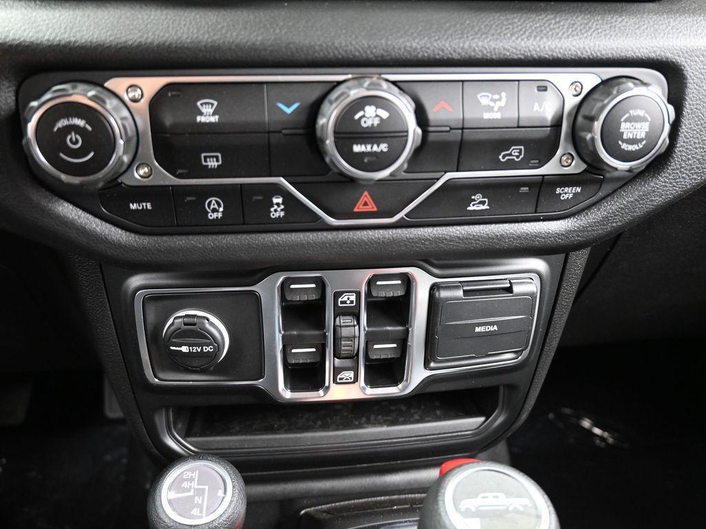 new 2025 Jeep Gladiator car