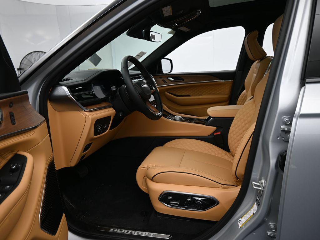 new 2025 Jeep Grand Cherokee car