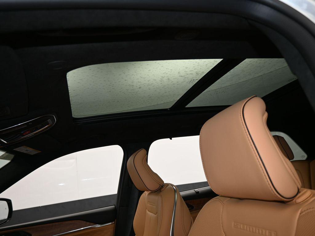 new 2025 Jeep Grand Cherokee car