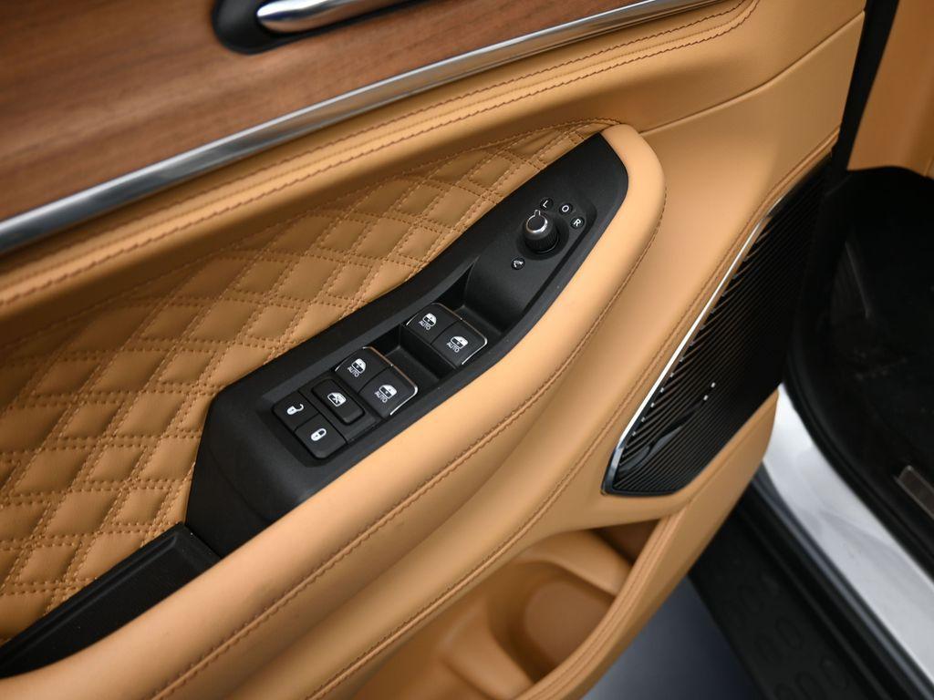 new 2025 Jeep Grand Cherokee car