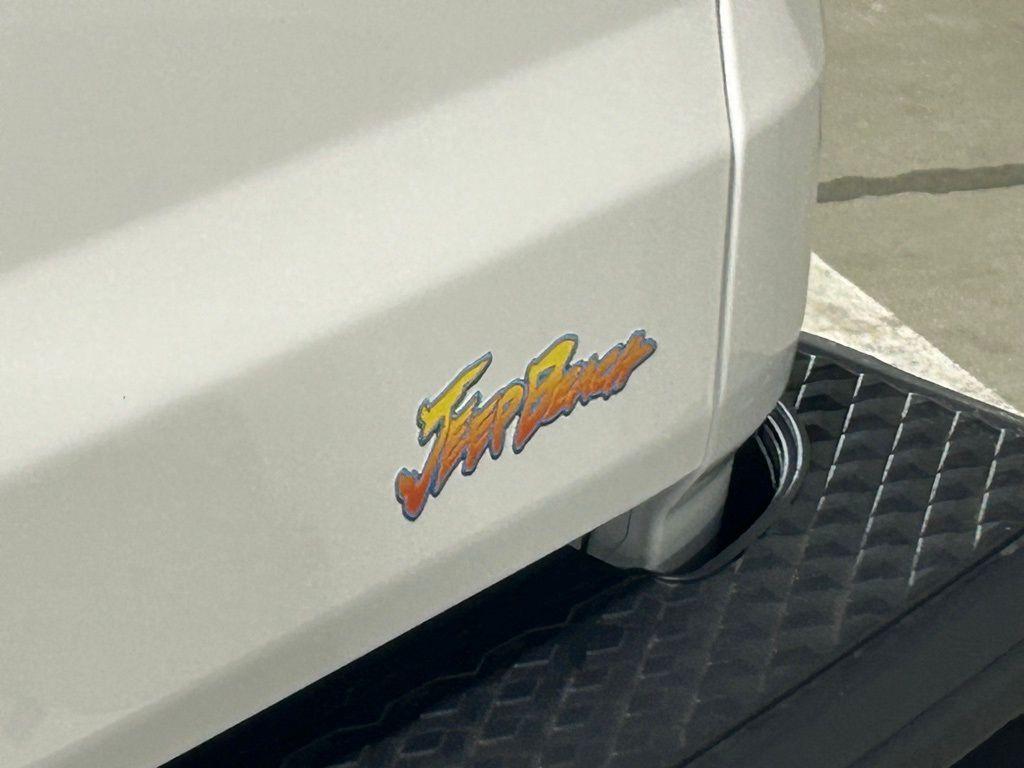 new 2024 Jeep Gladiator car, priced at $45,237