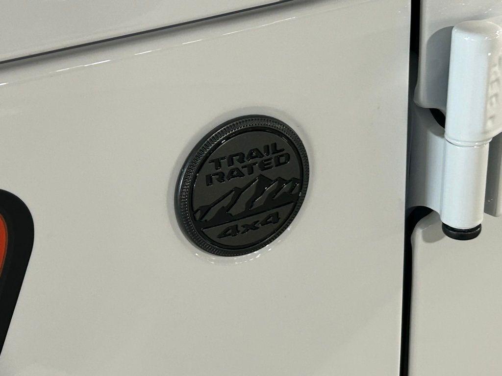 new 2024 Jeep Gladiator car, priced at $45,237
