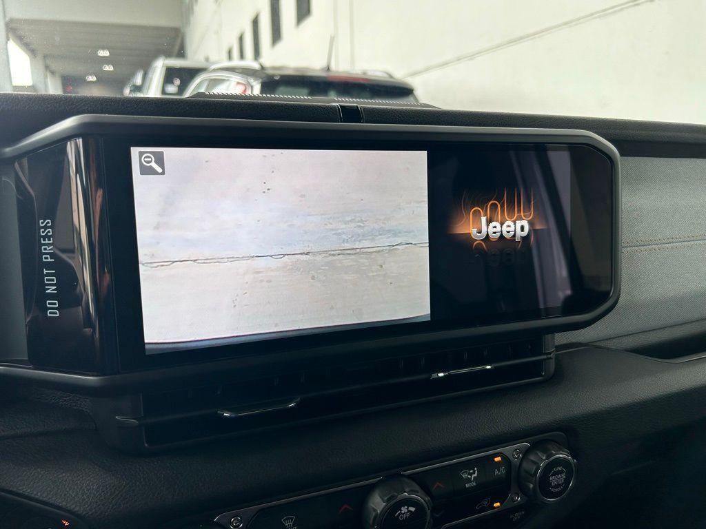new 2024 Jeep Gladiator car, priced at $45,237