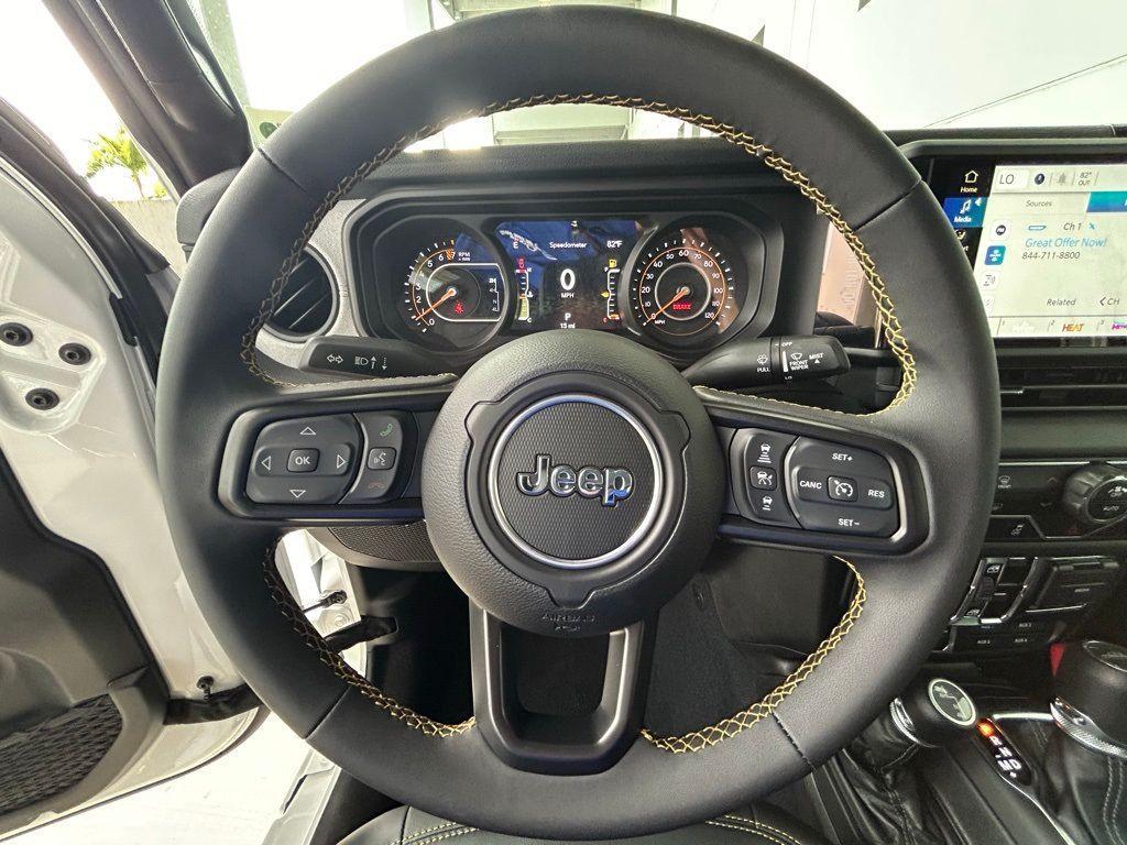 new 2024 Jeep Gladiator car, priced at $45,237