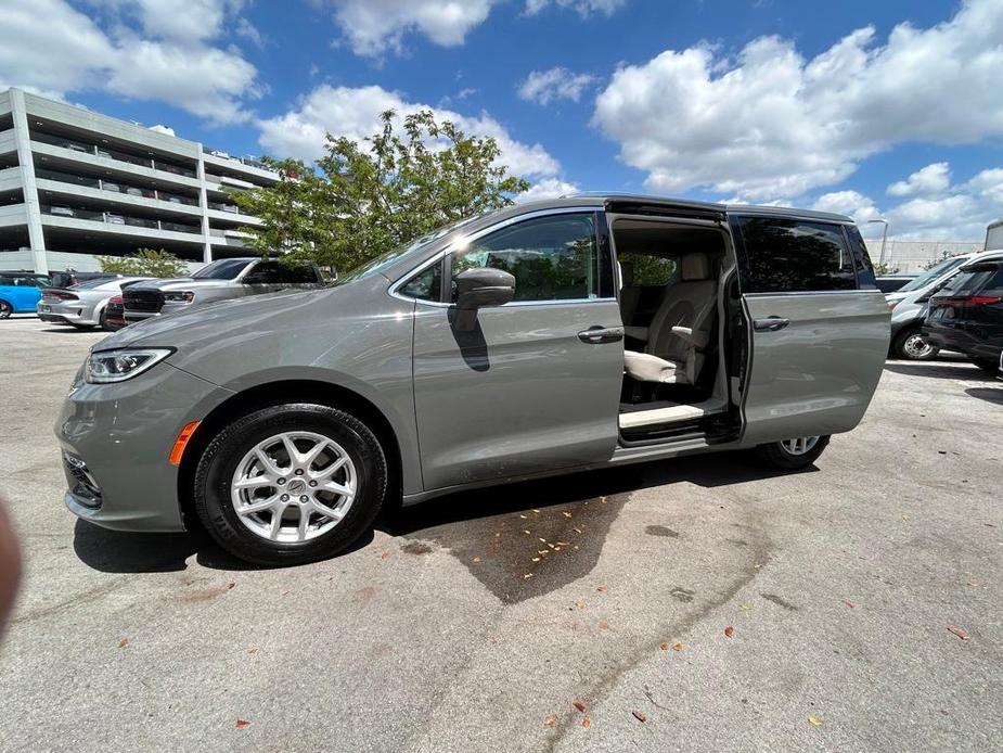 used 2021 Chrysler Pacifica car, priced at $18,300