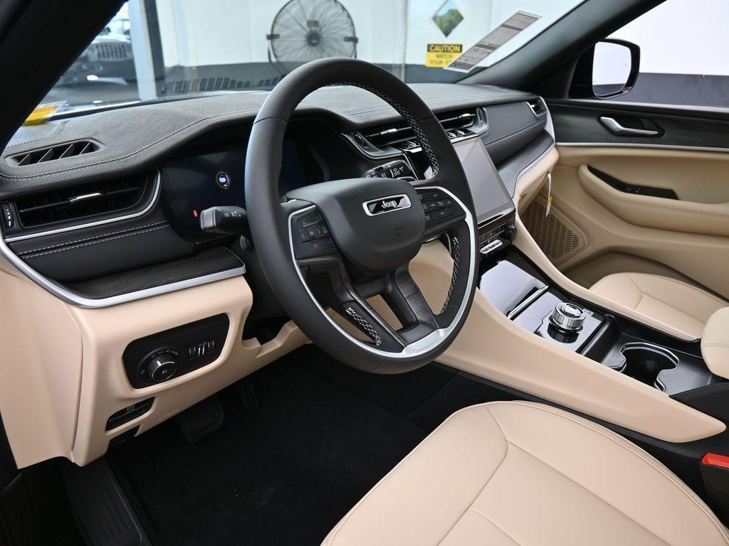 new 2025 Jeep Grand Cherokee car