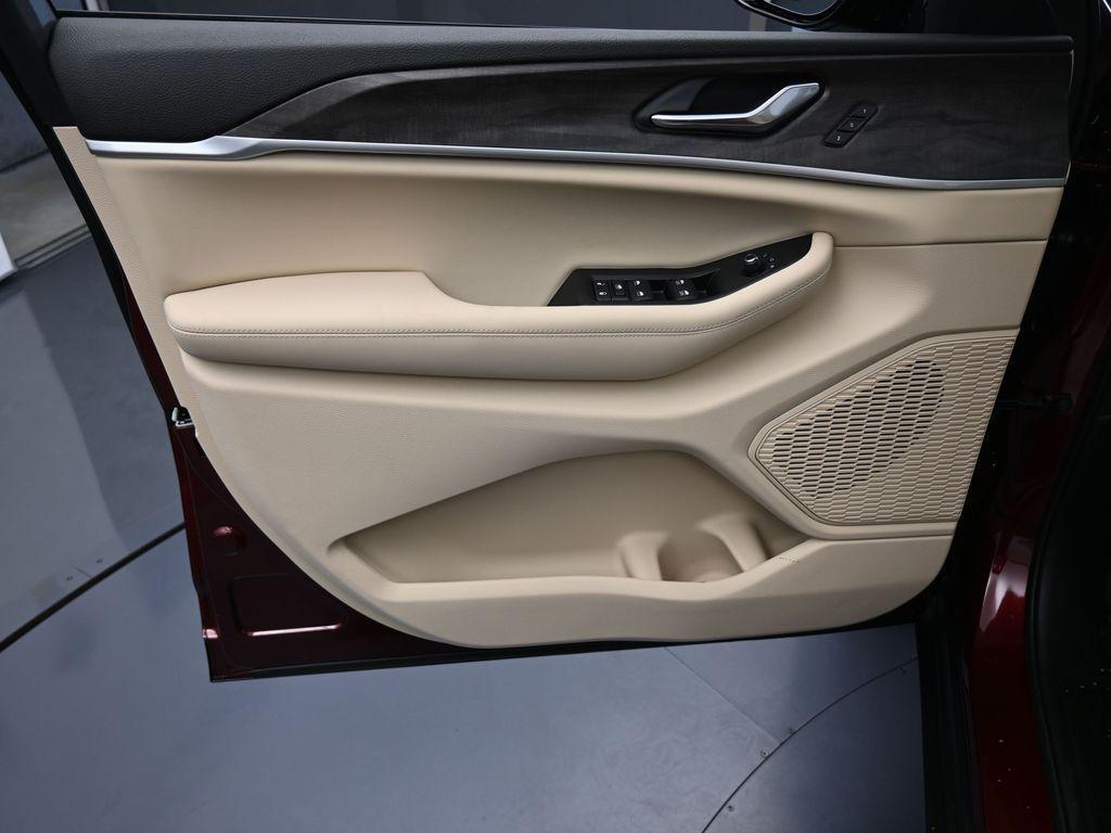 new 2025 Jeep Grand Cherokee car