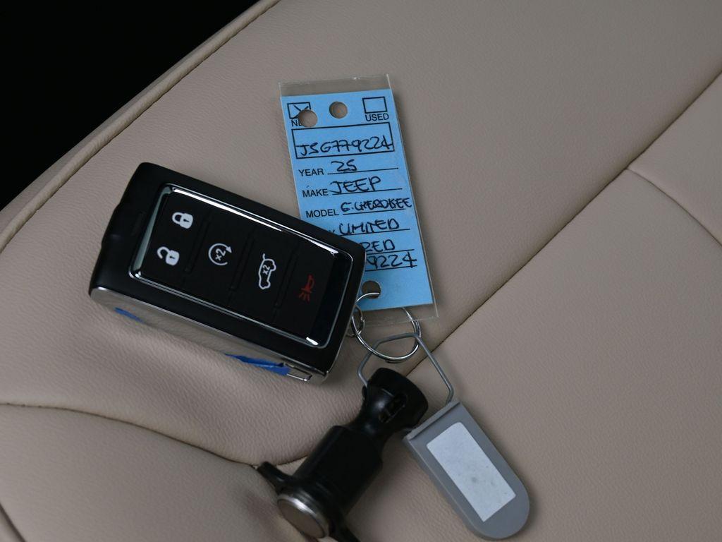 new 2025 Jeep Grand Cherokee car