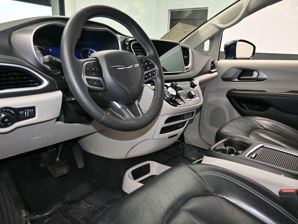 used 2022 Chrysler Pacifica Hybrid car, priced at $16,949