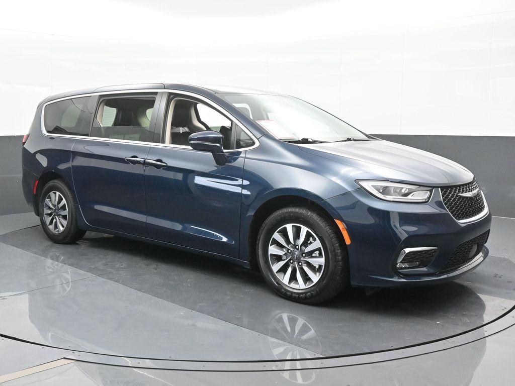 used 2022 Chrysler Pacifica Hybrid car, priced at $16,949