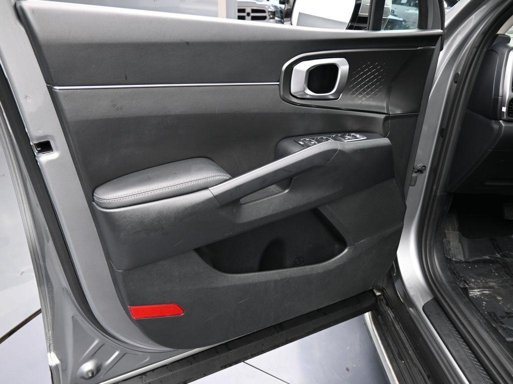 used 2022 Kia Sorento Hybrid car, priced at $28,660