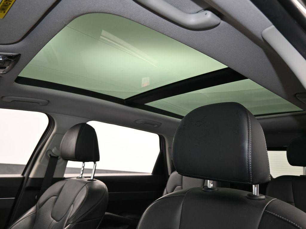 used 2022 Kia Sorento Hybrid car, priced at $28,660