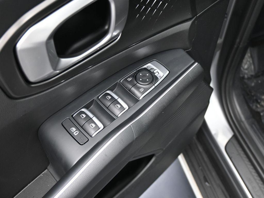 used 2022 Kia Sorento Hybrid car, priced at $28,660