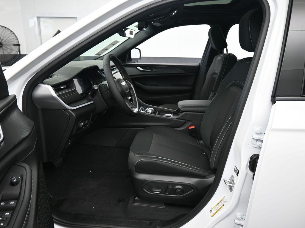 new 2025 Jeep Grand Cherokee car