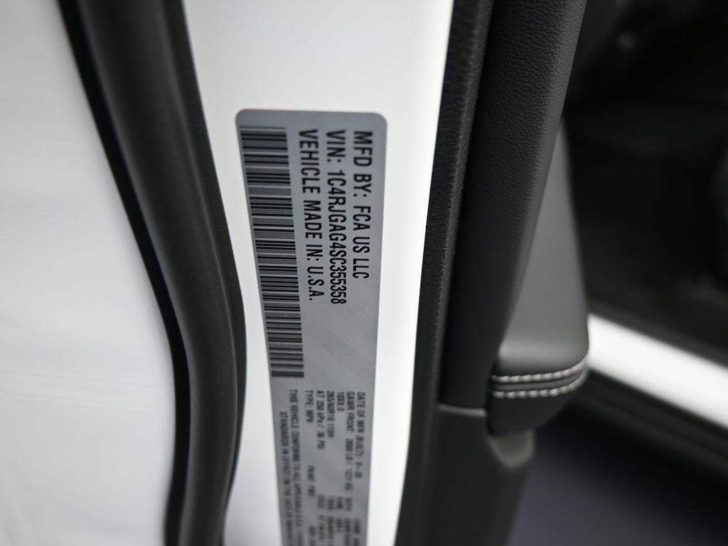 new 2025 Jeep Grand Cherokee car