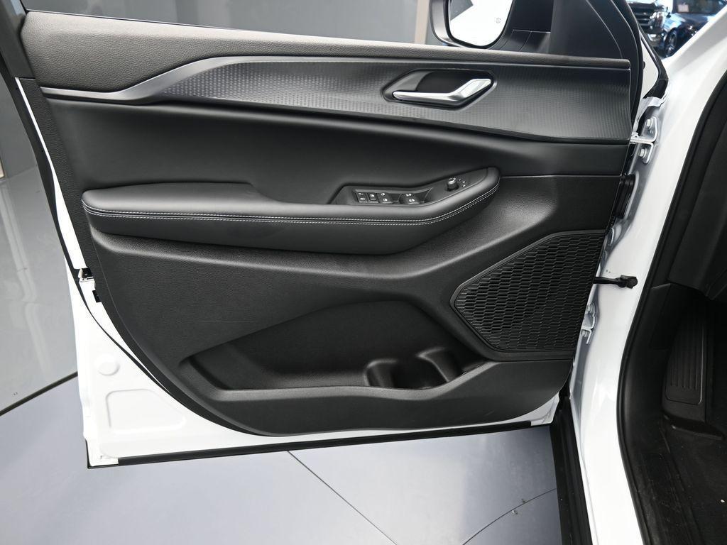 new 2025 Jeep Grand Cherokee car