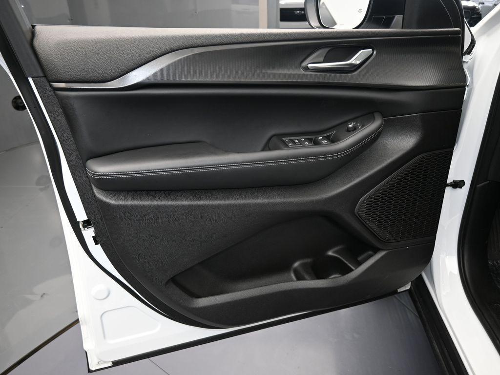 used 2024 Jeep Grand Cherokee L car, priced at $32,996