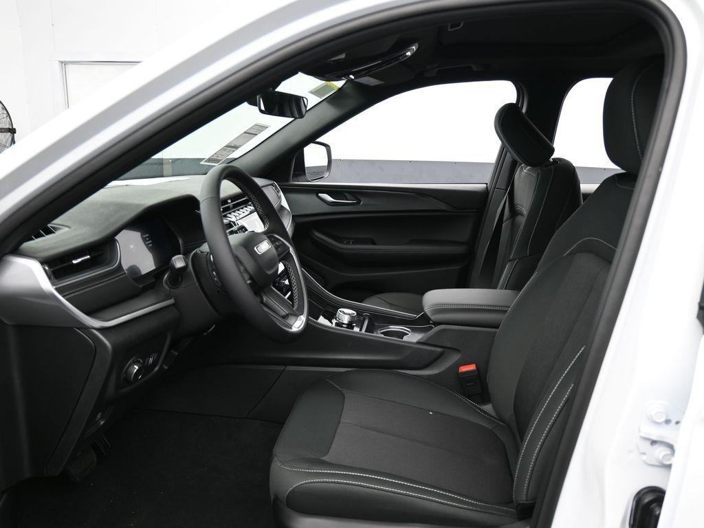 new 2025 Jeep Grand Cherokee car