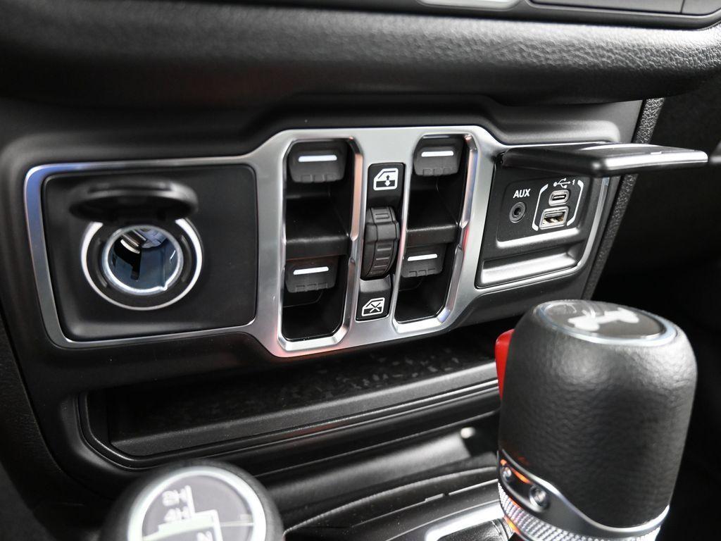 new 2025 Jeep Wrangler car, priced at $43,374