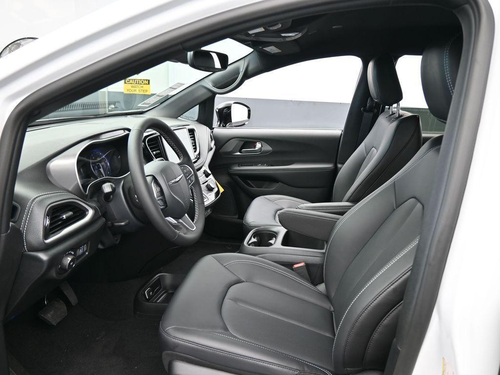 new 2025 Chrysler Pacifica car